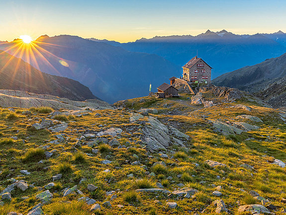 Erlanger Hütte im Sommer